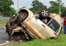 carro capota em avenida na zona Sul de Ribeirão Preto