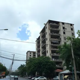 Prédio em Ribeirão Preto, SP, é destruído após temporal